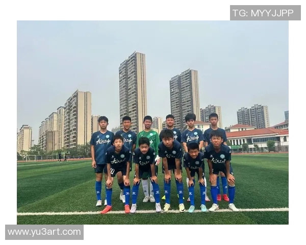 玉岩中学足球明星闪耀赛场展现青春活力与团队精神 玉岩中学足球明星闪耀赛场展现青春活力与团队精神